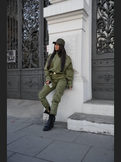 Kurtka khaki ze złotymi detalami